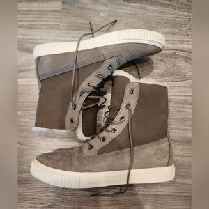Like new! Timberland Women's Sneaker Boots.